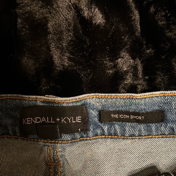 Kendall & Kylie Jean short, 0/24 , worn but still good condition! - Picture 2 of 5